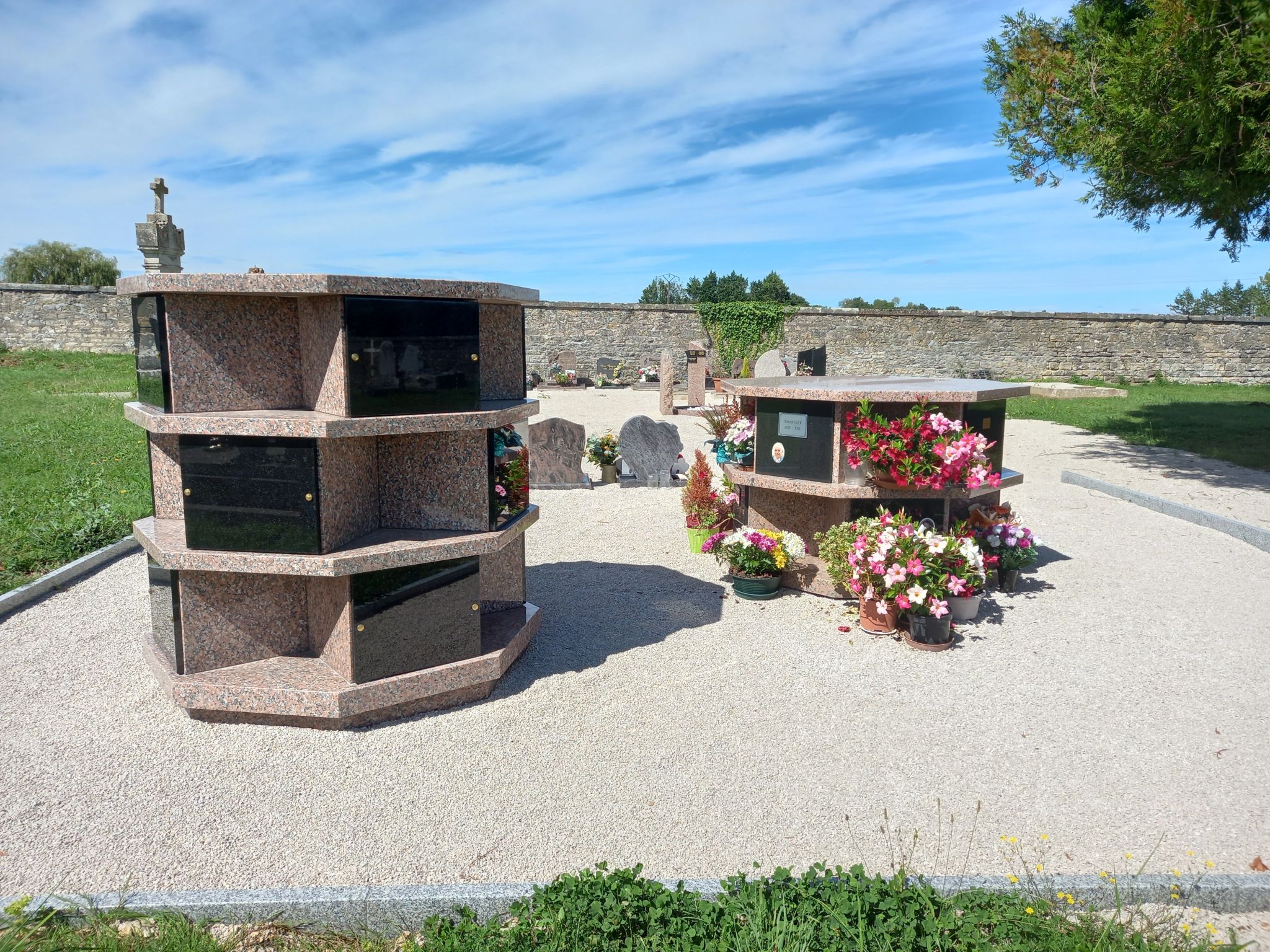 2 variations présentés en Rosalizé et portes en Noir Fin